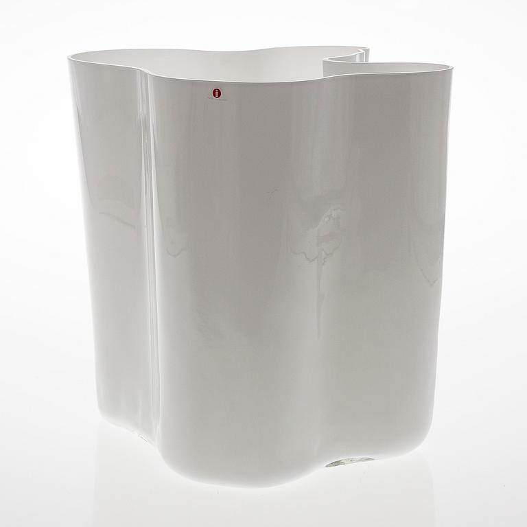 ALVAR AALTO, a 1960's '3031' vase signed Alvar aalto 3031.