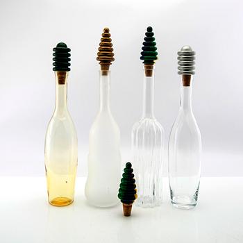 Berit Johansson, 4 carafes with 5 stoppers "Atmosphere" for Svenska Saker, Älghults glassworks.