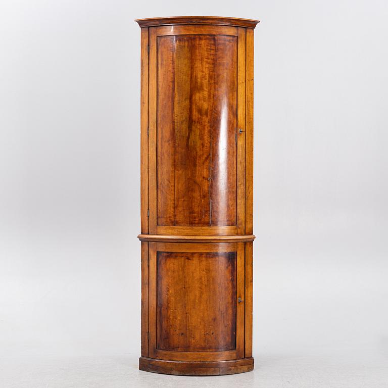 Hörnskåp, Karl-Johan, 1800-talets första hälft.