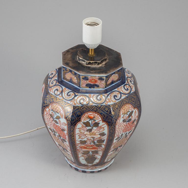 A Japanese imari jar turned into a table lamp, Meiji (1868-1912).