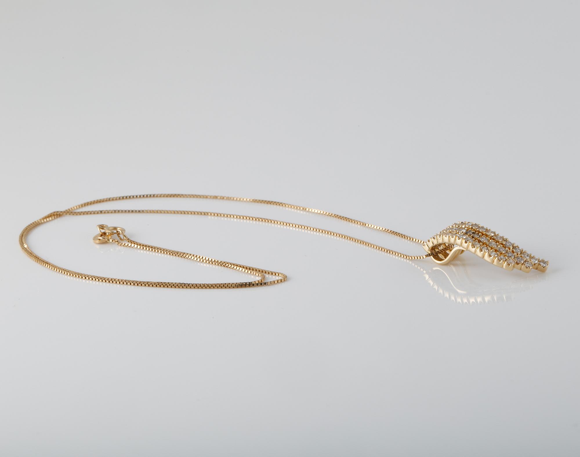 HÄNGE , 14K guld med briljantslipade diamanter ca 1.20 ct. Vikt 5,4 gram.