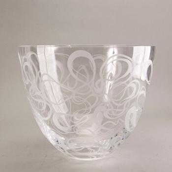 Ingegerd Råman, a signed glass bowl.