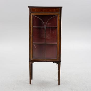 Display cabinet, around 1900.