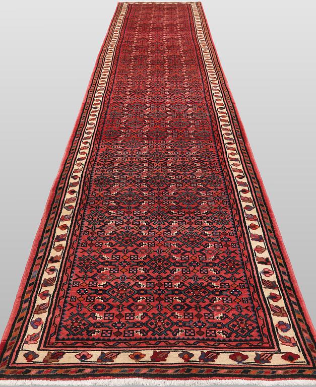 A Hosseinabad runner carpet, 508 x 105 cm.