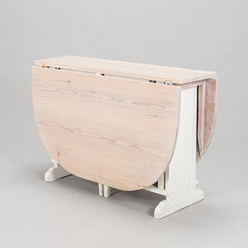 A 20th century gateleg table.