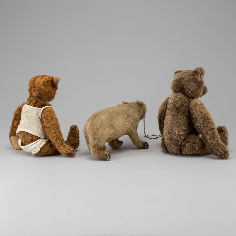 Three teddybears including Steiff first half of the 20th century.