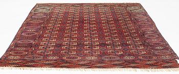 A Tekke carpet, c. 305 x 225 cm.
