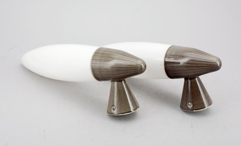 VÄGGLAMPOR, porslin/glas, 1950-tal.