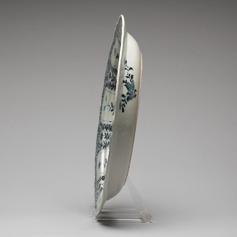 A blue and white dish, Qing dynasty, Qianlong (1736-95).