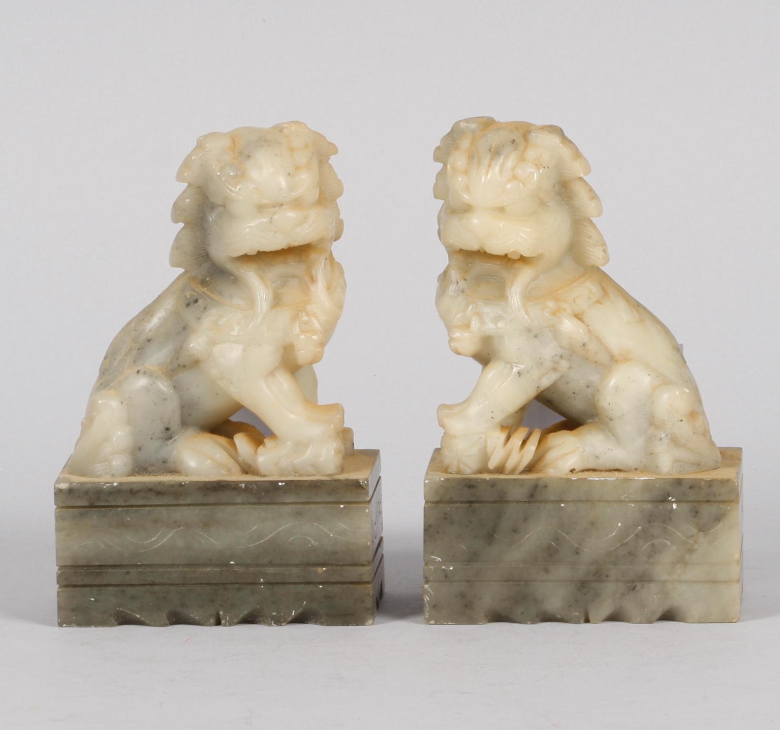 FIGURINER, ett par, soapstone, 1900-tal.