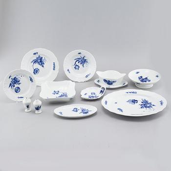 A porcelain tableware set of 44 pcs, "Blå blomst" by Royal Copenhagen, second half of the 20th century.