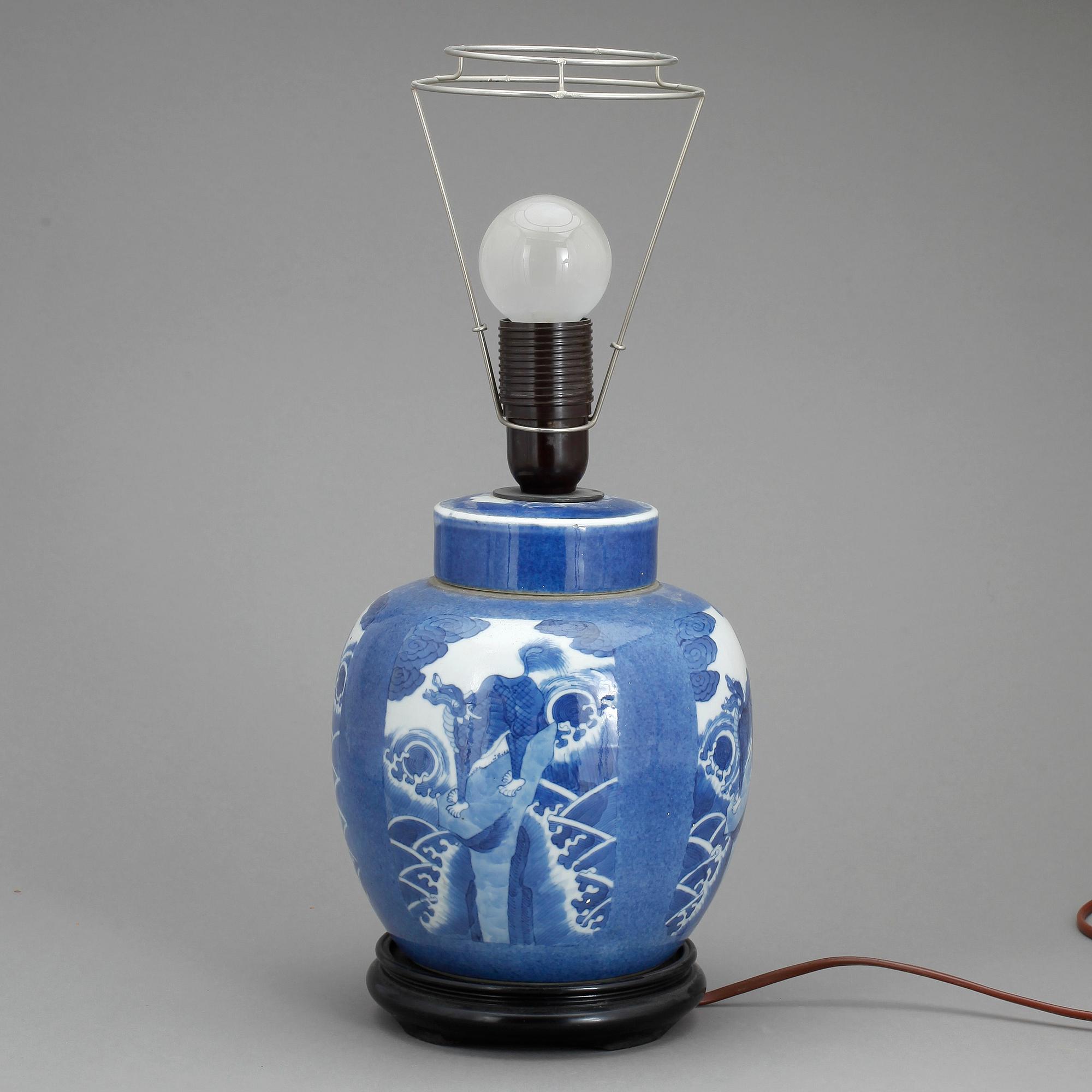 BORDSLAMPA, porslin, Kina, 1900-tal.