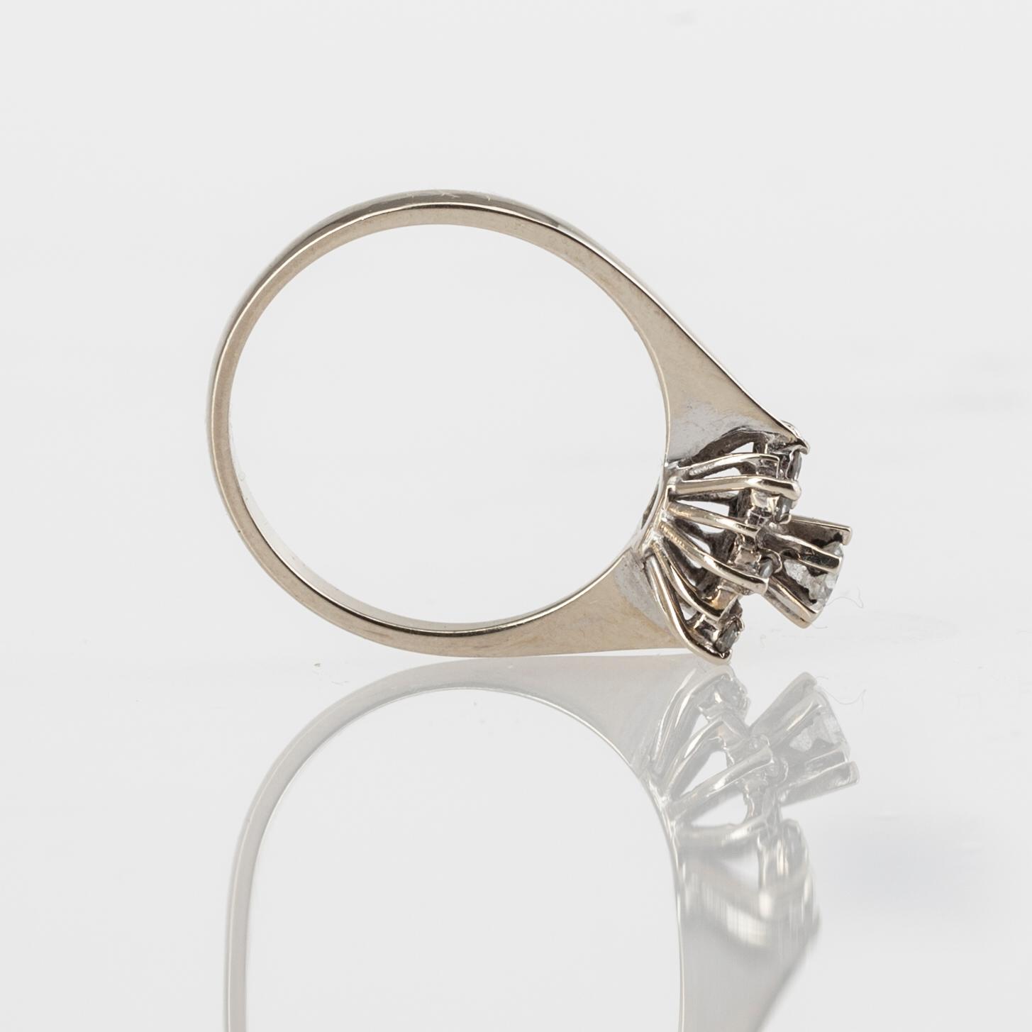 RING, 18K guld, 8+1 st diamanter, tot. ca 0,25 ct. N. Westerback 1973. Vikt ca 2,9 g.