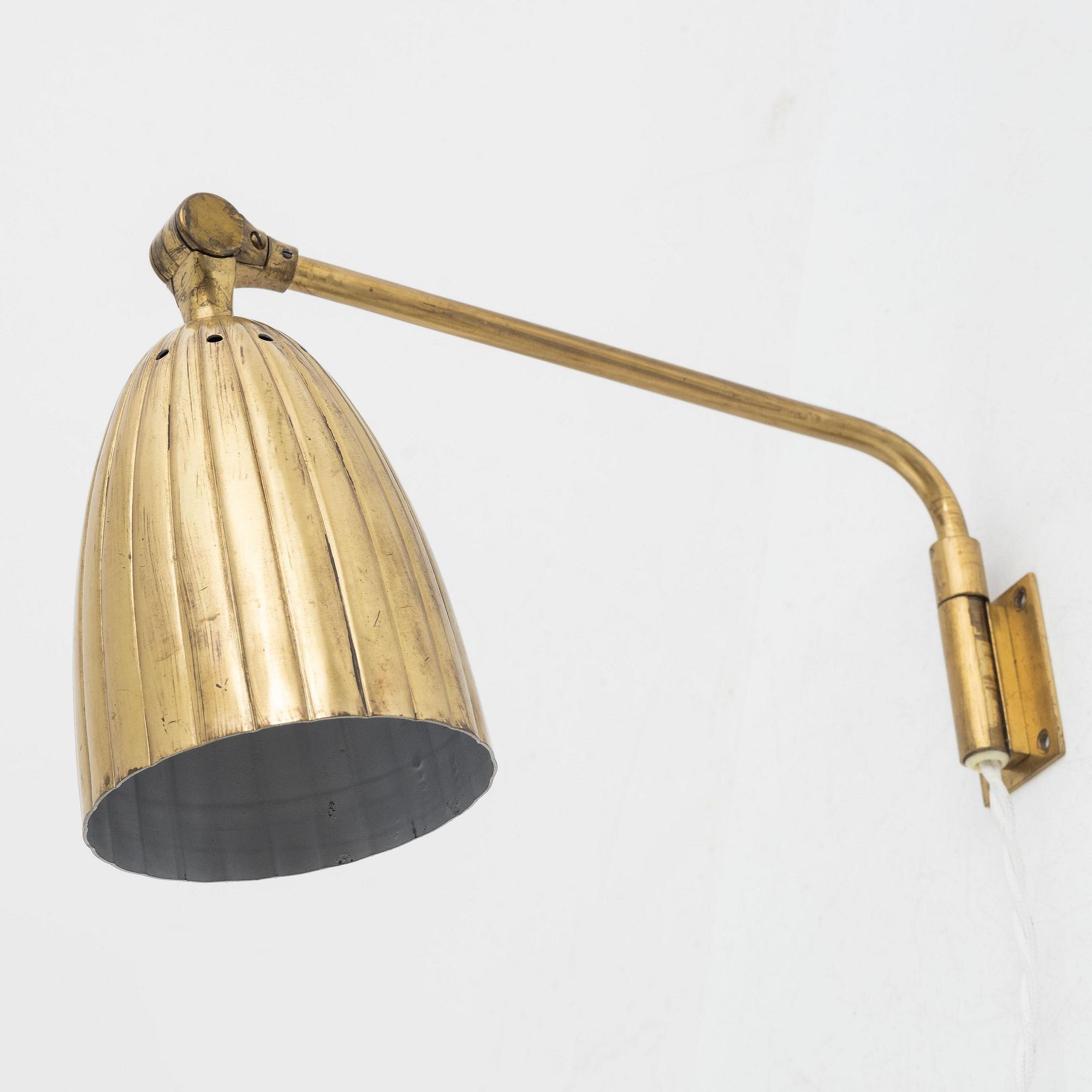 Harald Notini, a model "8666" wall lamp, Arvid Böhlmarks Lampfabrik, Sweden, 1940's.