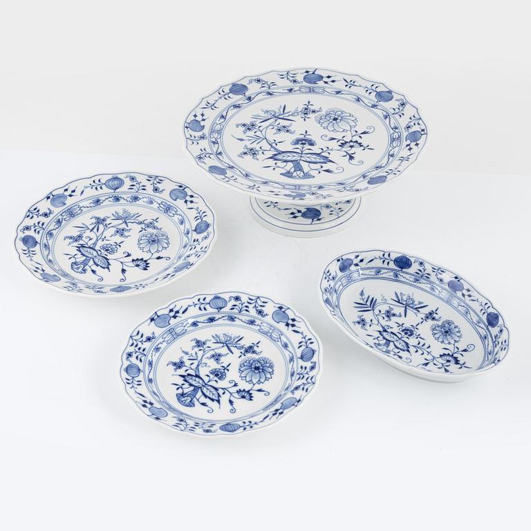 A 15-piece 'Zwiebelmuster' porcelain service, Meissen, Germany.