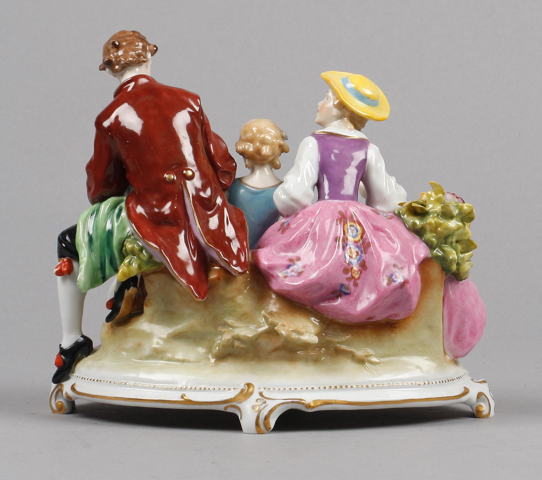 FIGURIN, porslin, Schwarza-Saalbahn Porzellanfabrik E & A Müller. 1900-talets första hälft.