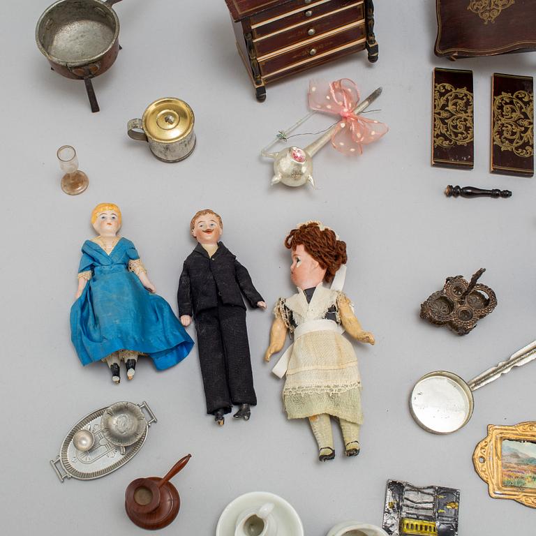 Circa 66 pieces of doll furniture with various accessories, ca 1900 and early 20th century.