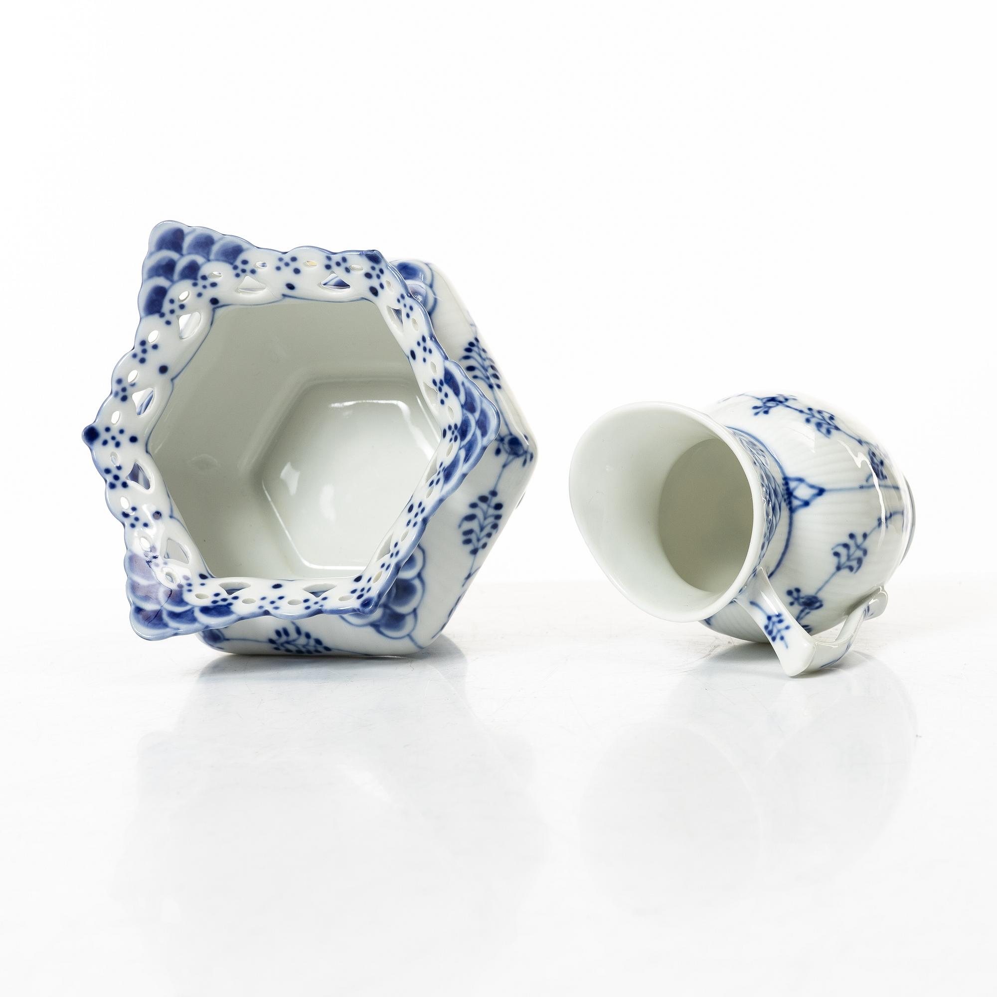 Royal Copenhagen, Coffee service, 34 pieces, "Musselmalet", Royal Copenhagen, Denmark.