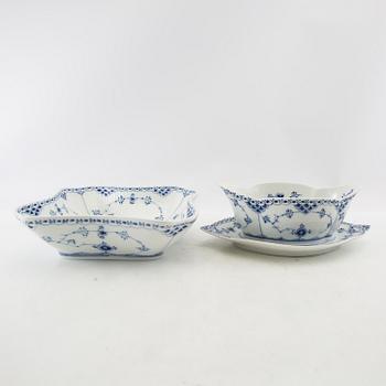 Royal Copenhagen, servis, 92 delar, "Musselmalet halvblonde" , Royal Copenhagen, Danmark.