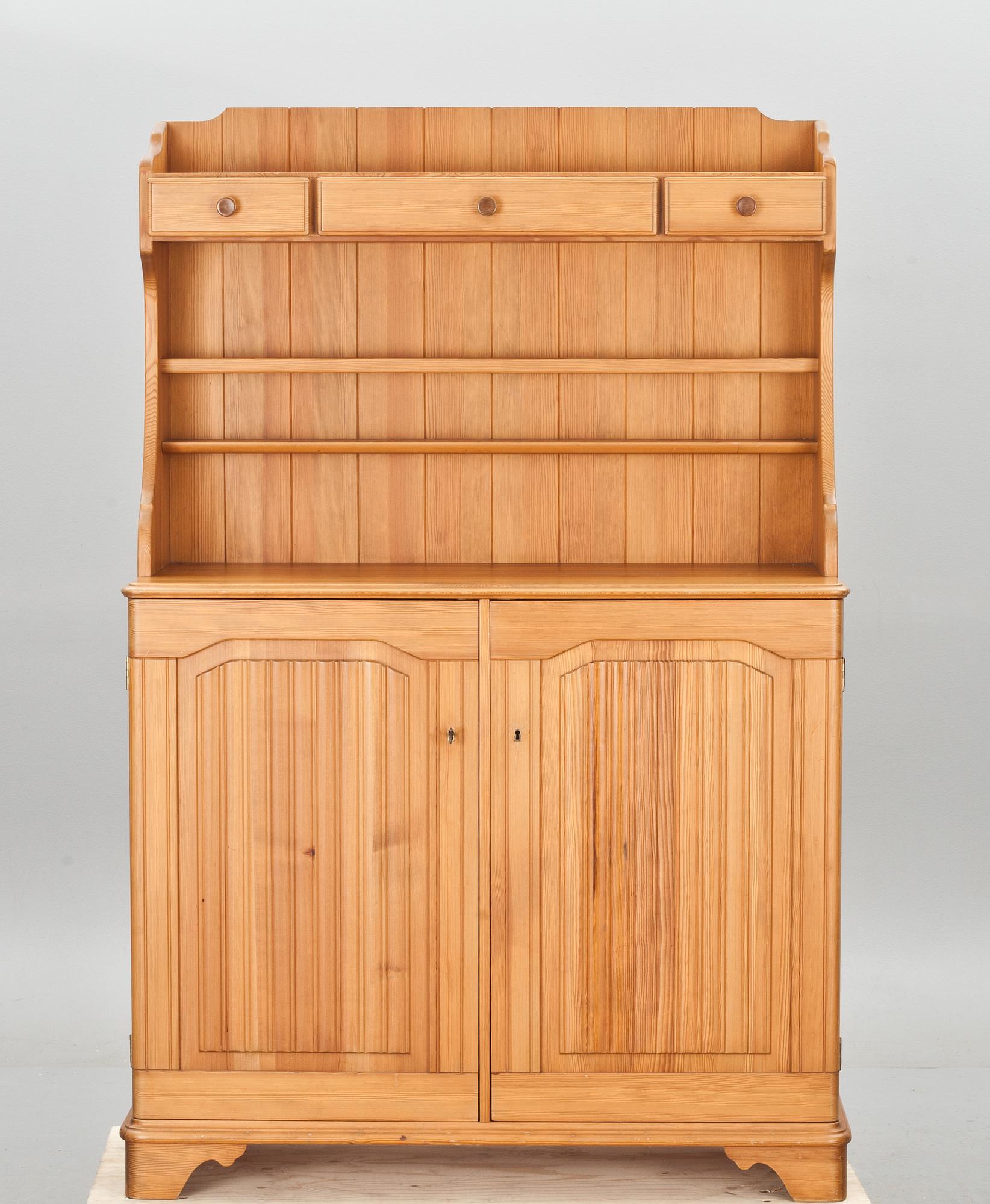 SKÅP, Svensk fur, brännmärkt.