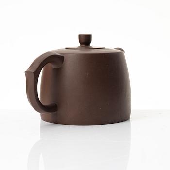 Zhou Guizhen, A yixing teapot, 1980s.