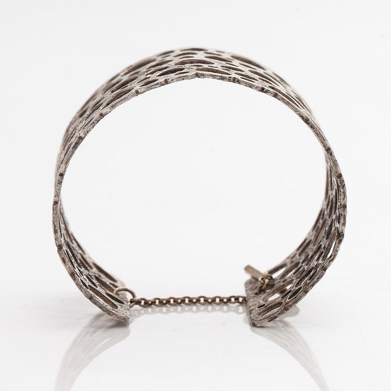 Liisa Vitali, armring, "Spets", silver, Westerback, Helsingfors.