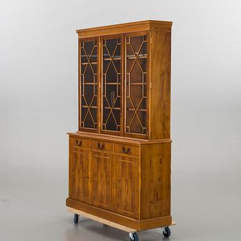 An English late 20th century vitrine.