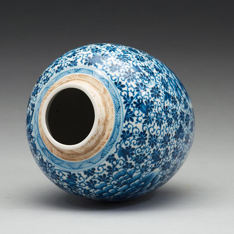 A blue and white jar, Qing dynasty, 18th Century.