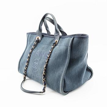 Chanel, väska, "Deauville", 2020.