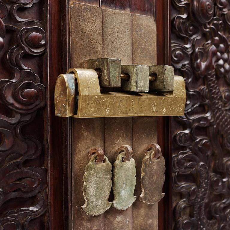 A large Imperial Hongmu compound cabinet, Qing dynasty, 19th century.