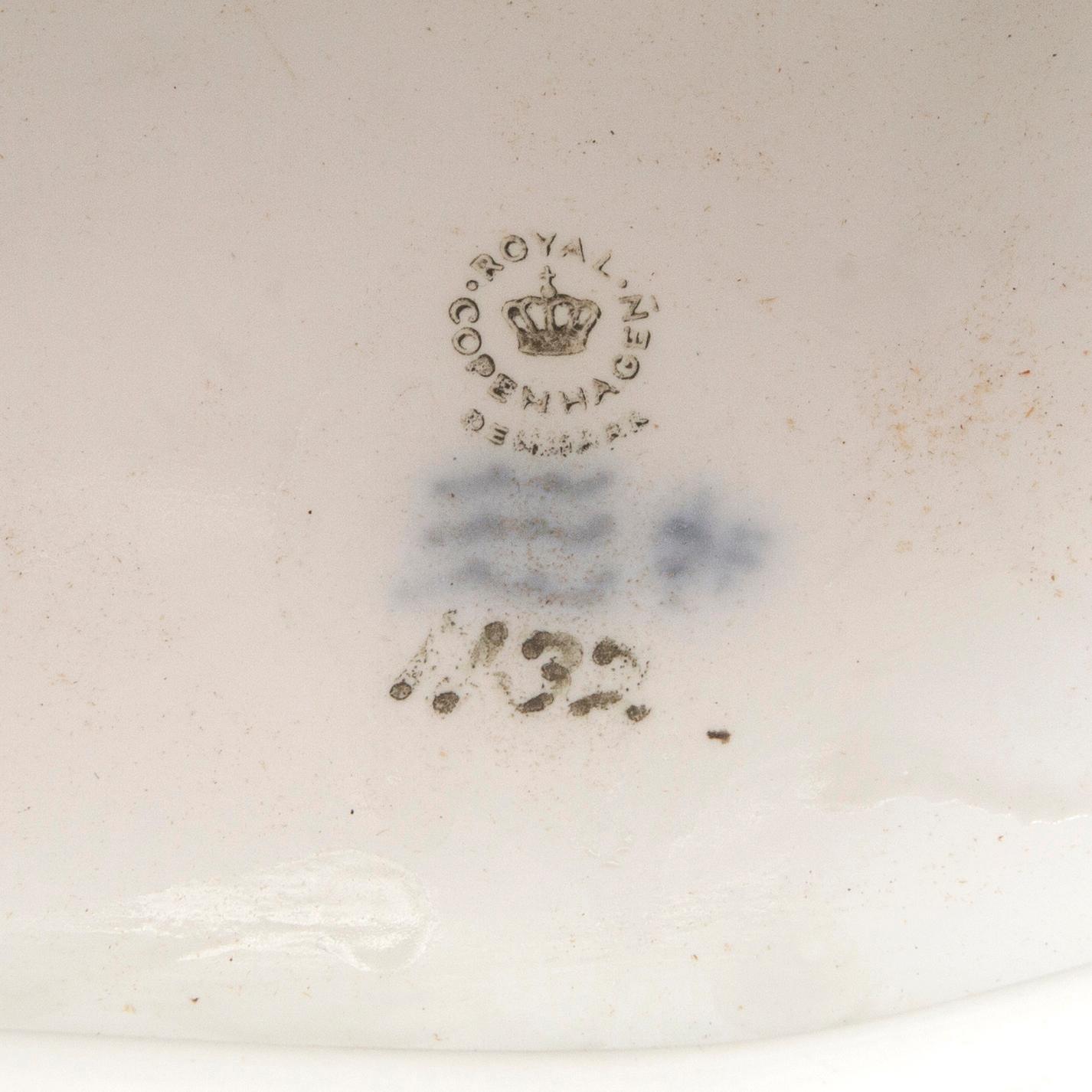 Theodor Lundberg,  skulptur "Vågen och klippan" Royal Copenhagen porslin.