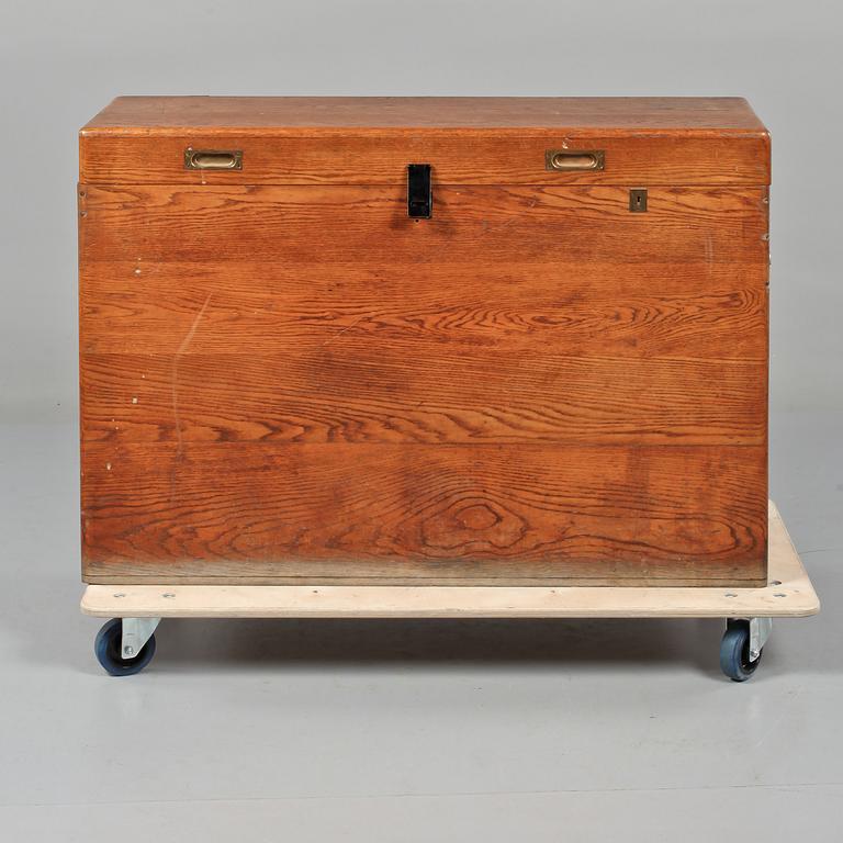 FÖRVARINGSLÅDA, omkring 1900-talets mitt.