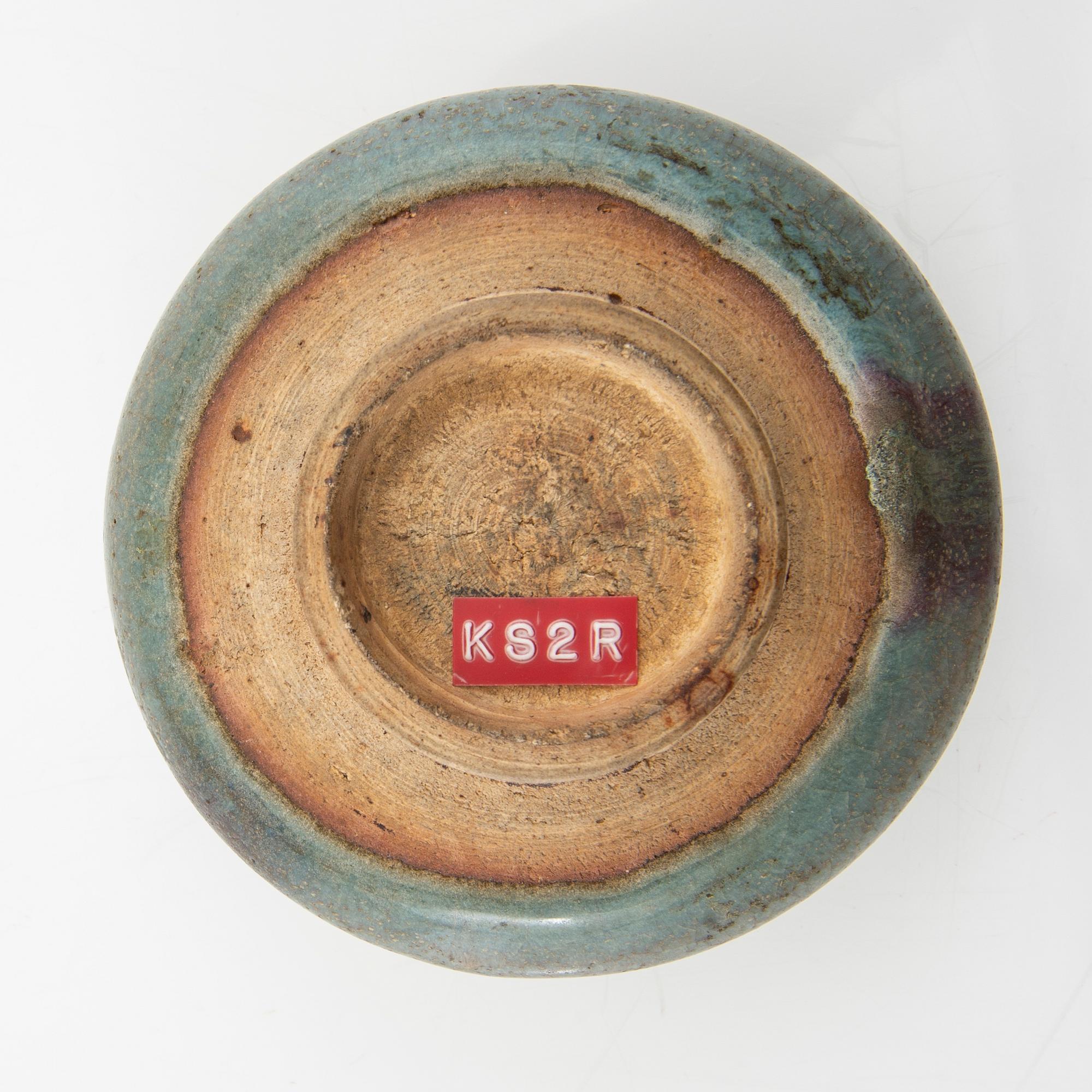 Bowl China Yuan dynasty (1271-1368) glazed stoneware.