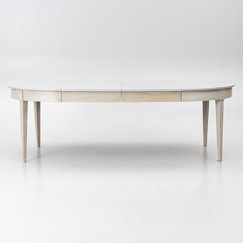 A dining table, early 20th Century.
