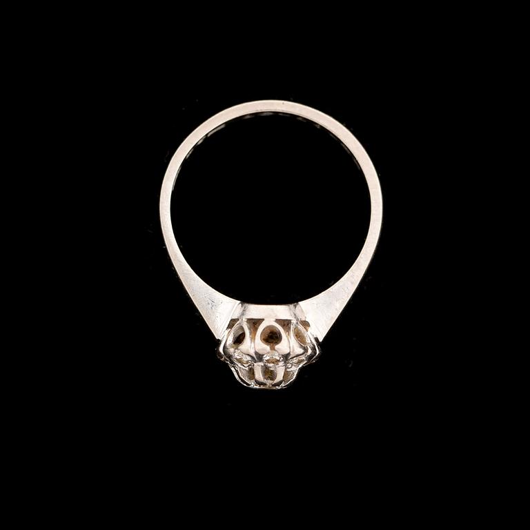 RING, 18 k vitguld med briljantslipade diamanter, totalt ca 0,36 ct enligt gravyr. Vikt ca 4 g.