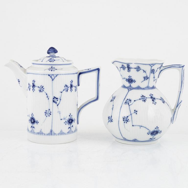 Royal Copenhagen, a 48-piece 'Musselmalet' porceain service, Denmark.