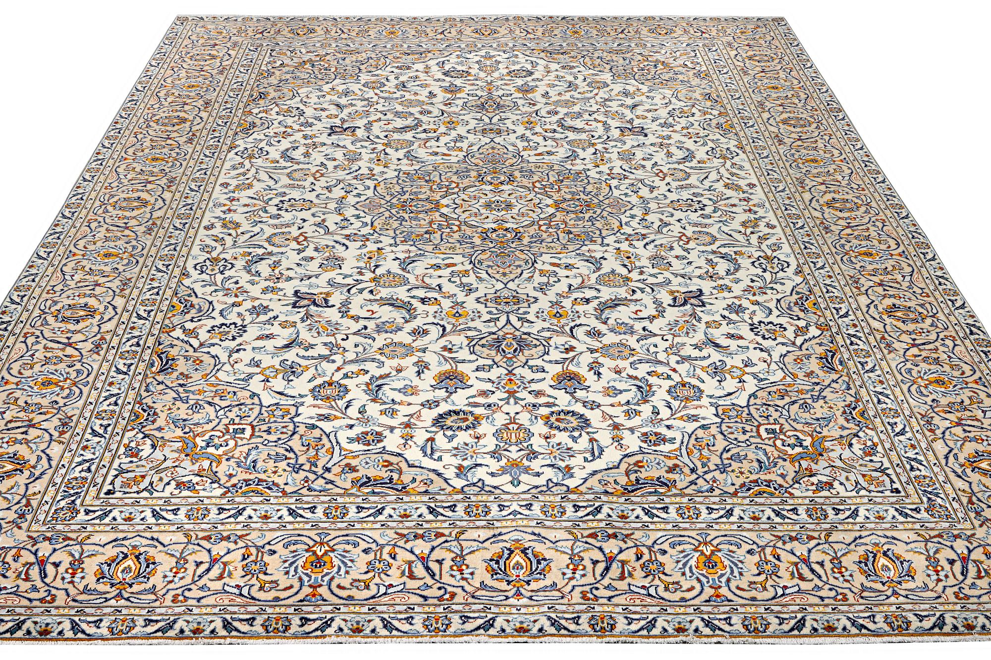 A Kashan carpet, c. 392 x 290 cm.