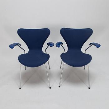 Arne Jacobsen, tuoleja 3+1, "Sjuan", Fritz Hansen, Tanska,1999-2001.