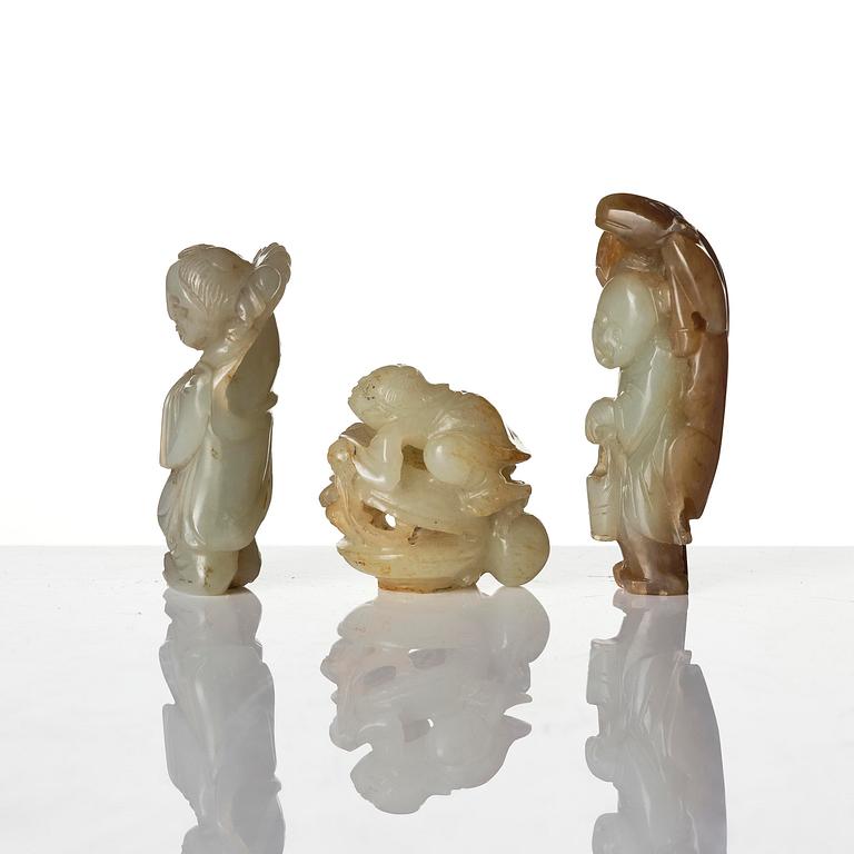 Figuriner, tre stycken, jade. Qingdynastin, 1800-tal.