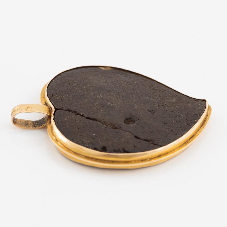 Hänge, antik keramik innefattad i 18K guld, Grand tour souvenir, 1800-tal.