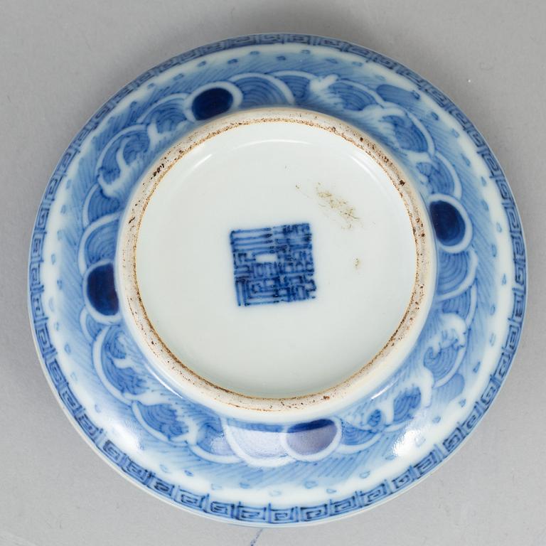 A blue and white paste seal paste box with cover.