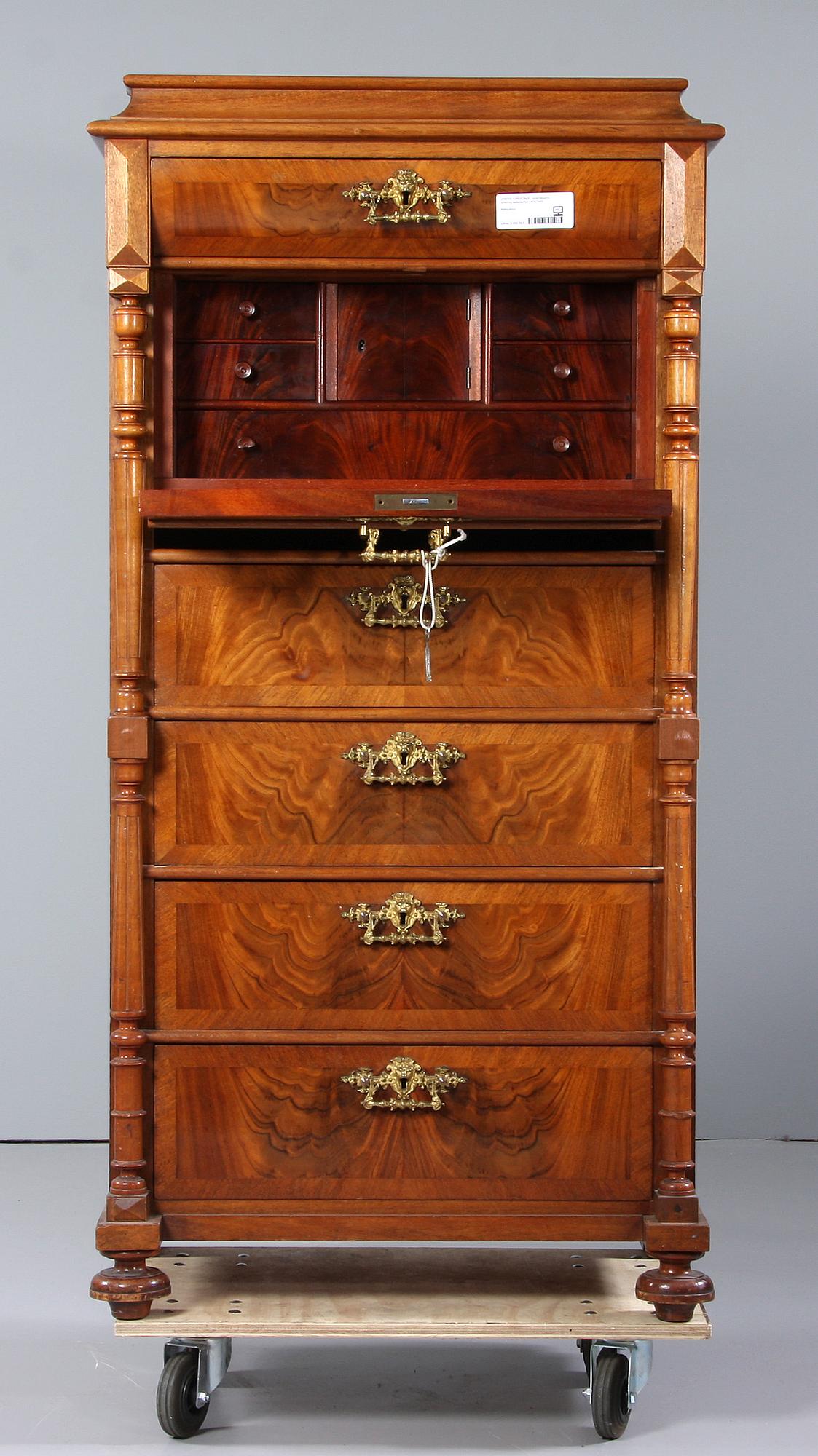 CHIFFONJÉ, nyrenässans, omkring sekelskiftet 1800/1900.