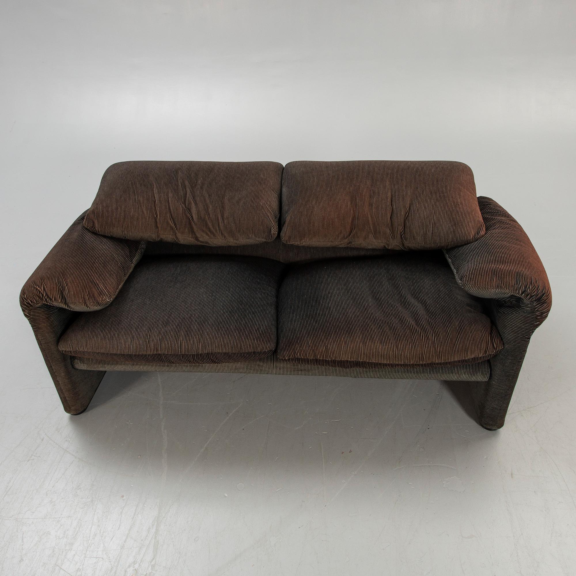Vico Magistretti, sofa "Maralunga" for Cassina later part of the 20th century.