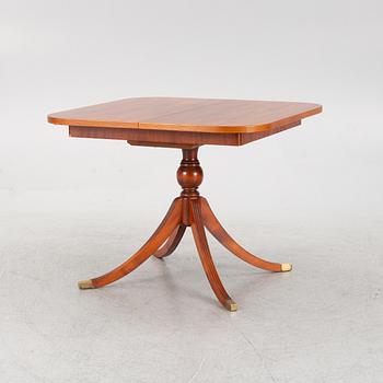 Dining table, England, second half of the 20th century.