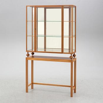 Josef Frank, display cabinet, model 2077, Svenskt Tenn.