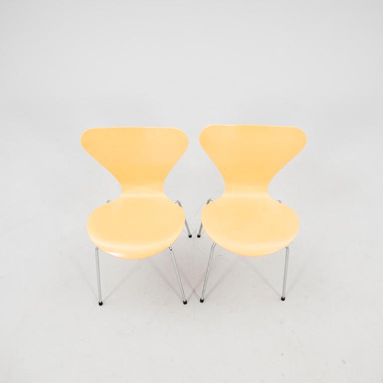 Arne Jacobsen, four 'Series 7' chairs, Fritz Hansen, Denmark, 1989.