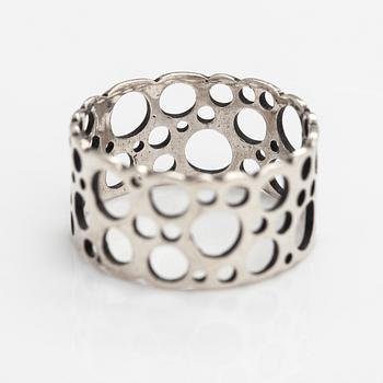 Liisa Vitali, A silver ring "Pitsi". Aatos Johannes Hauli, Helsinki 1968.