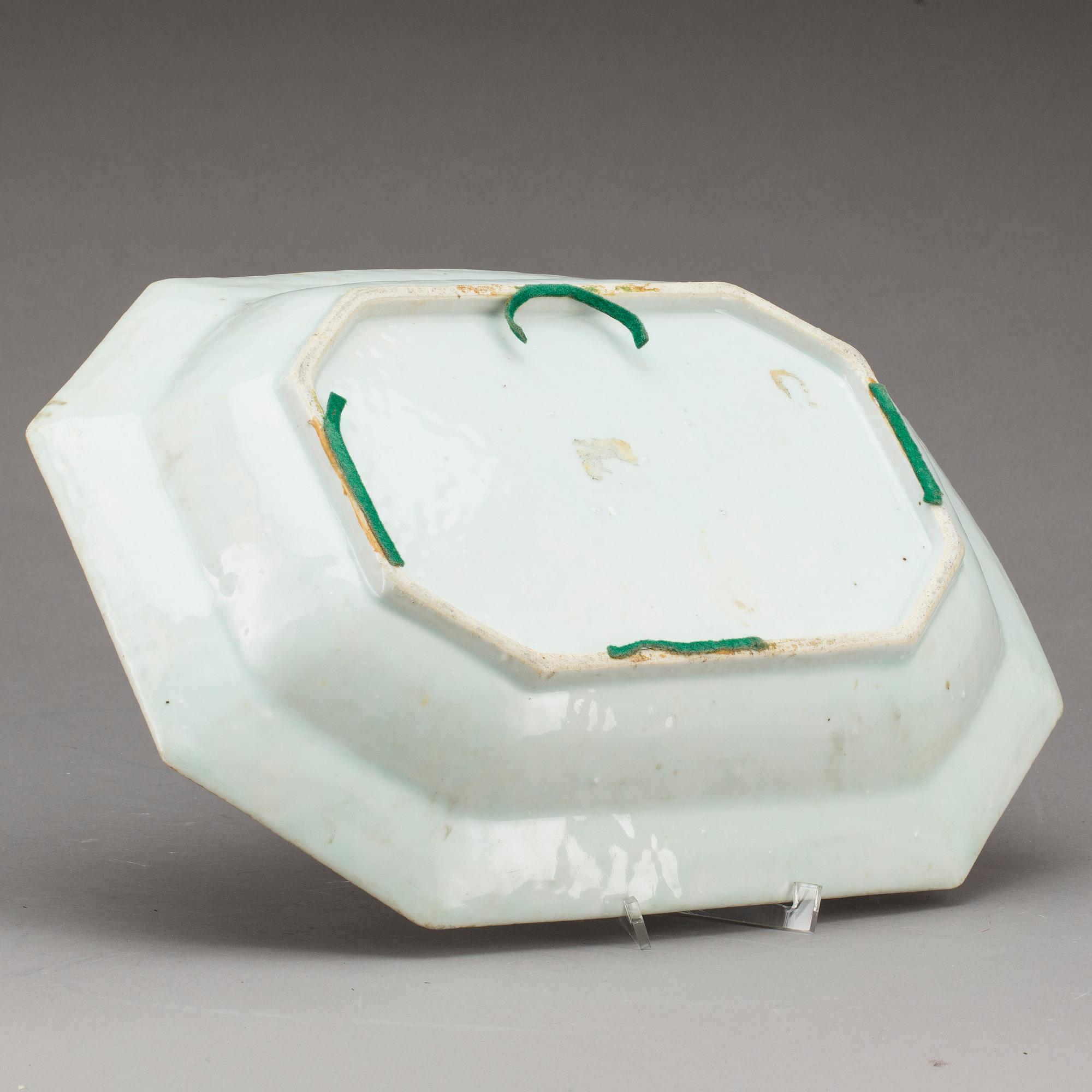 TERRINFAT, porslin, Kina, Qianlong(1736-1795).