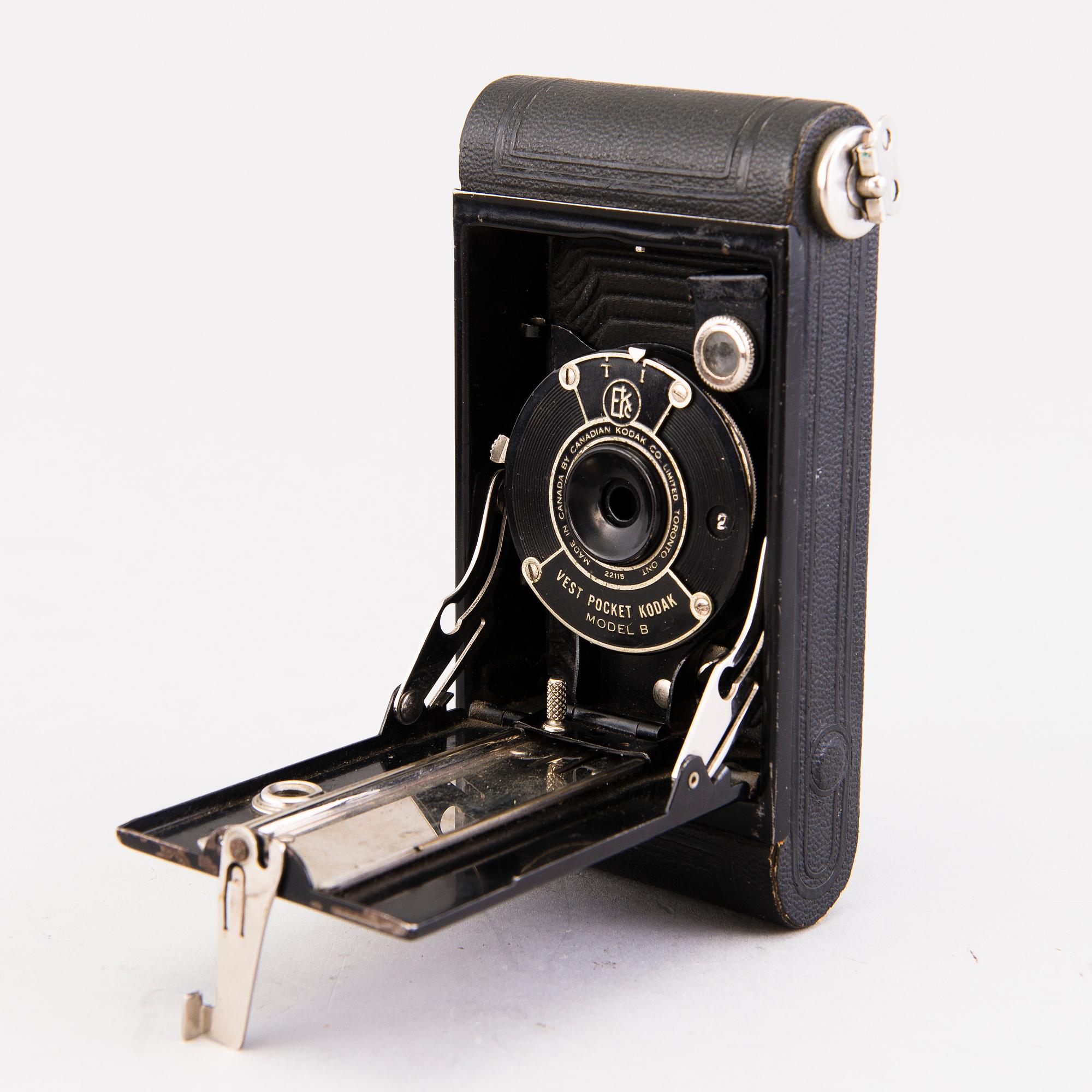 Set of five cameras, with accessories, 1920-50-tal.