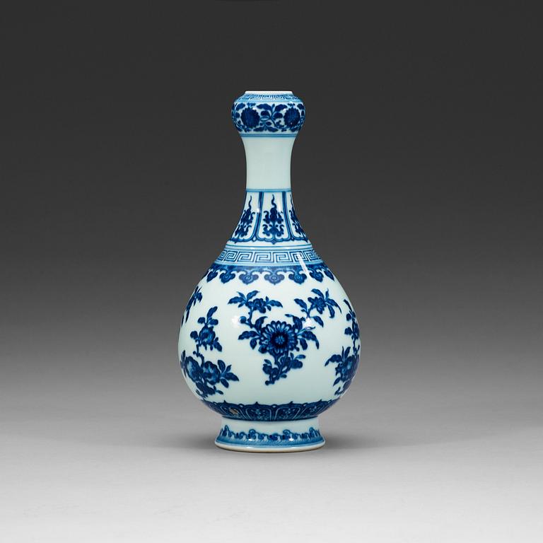 A blue and white vase, Qing dynasty with Qianlong seal mark.